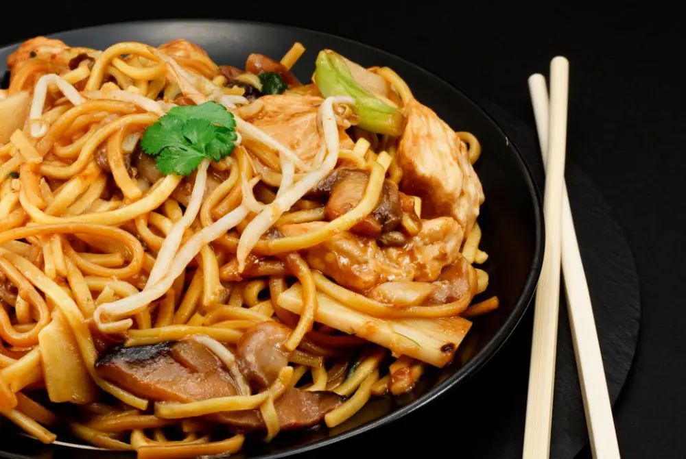 How to Eat Chow Mien